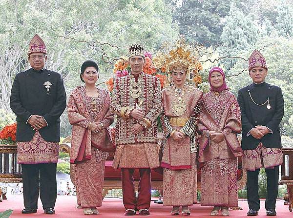 baju-adat-palembang-sby.jpg baju-adat-palembang-sby.jpg