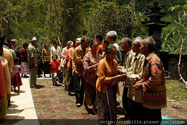 Hari Raya Nyepi-Nina-ngembakgeni-2.jpg Hari Raya Nyepi-Nina-ngembakgeni-2.jpg