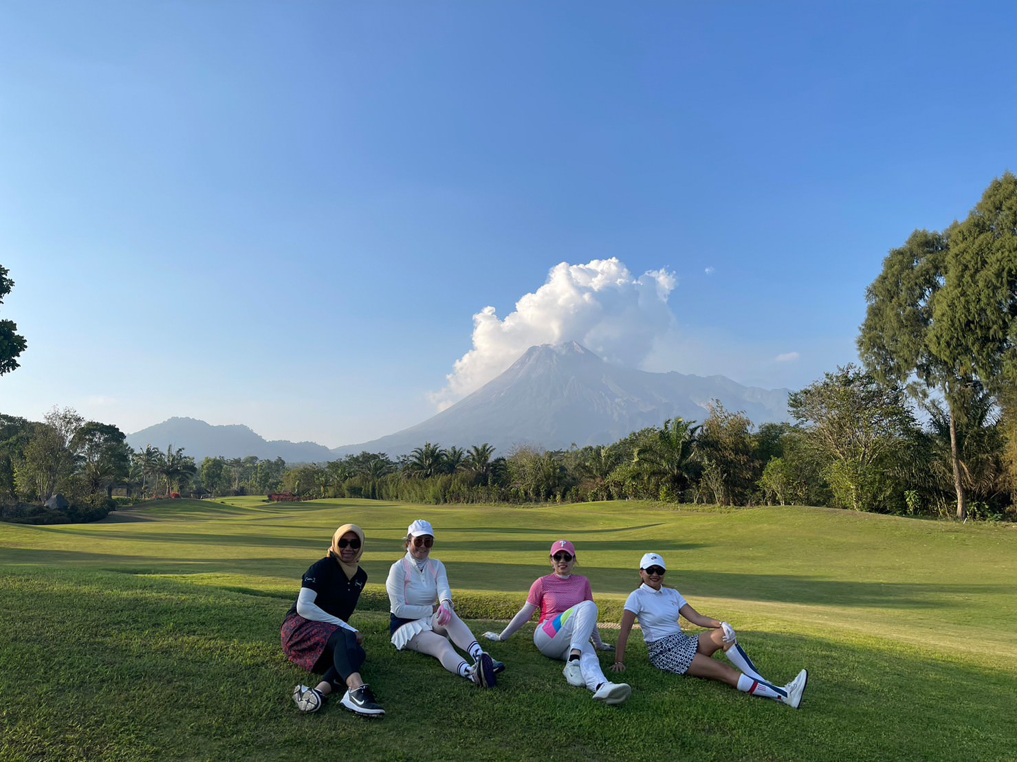 【2023日惹輕旅】火山美景前揮桿 默拉皮高爾夫球場 Merapi Golf Course - 第11張圖 【2023日惹輕旅】火山美景前揮桿 默拉皮高爾夫球場 Merapi Golf Course