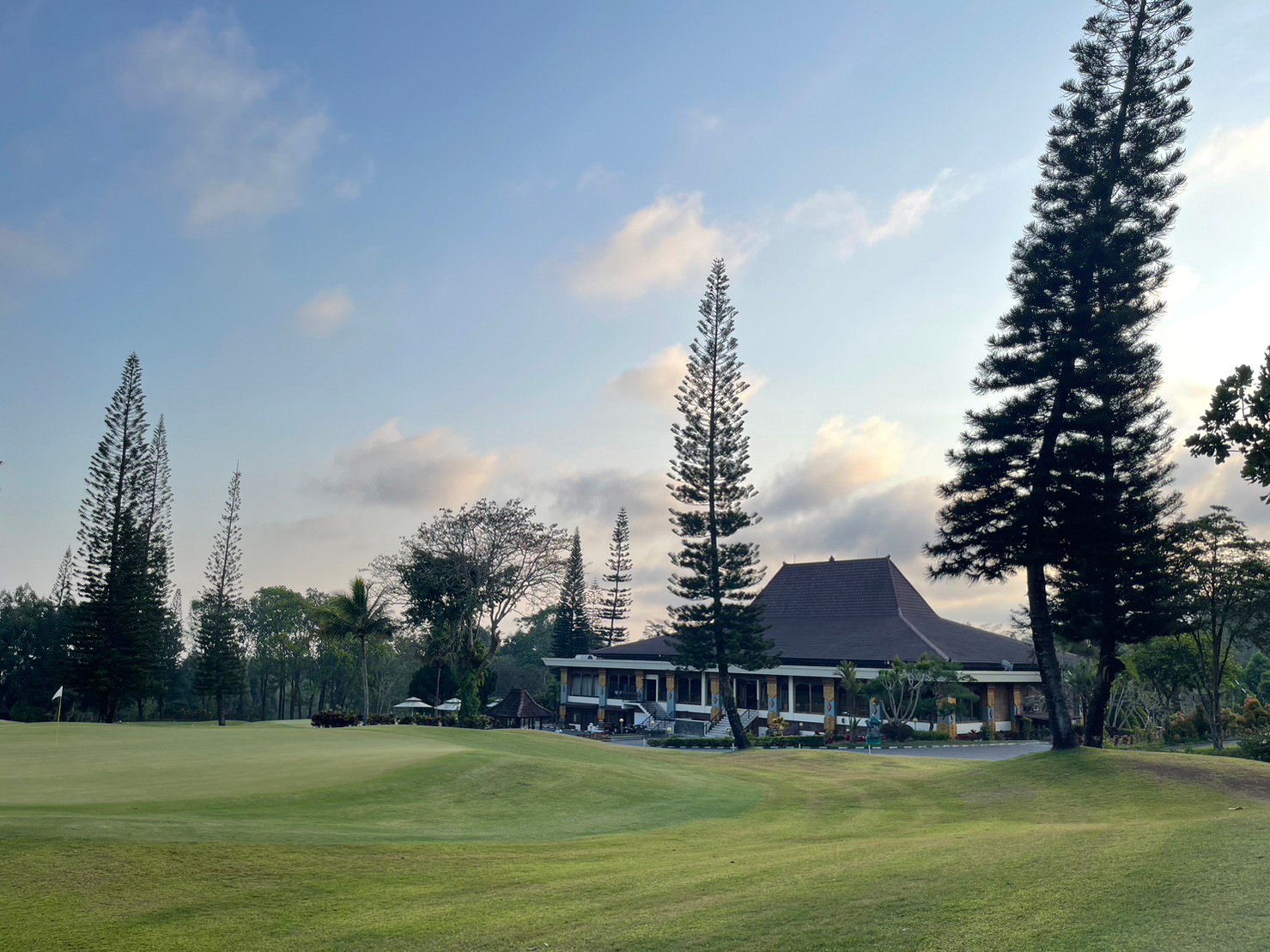 【2023日惹輕旅】火山美景前揮桿 默拉皮高爾夫球場 Merapi Golf Course - 第13張圖 【2023日惹輕旅】火山美景前揮桿 默拉皮高爾夫球場 Merapi Golf Course