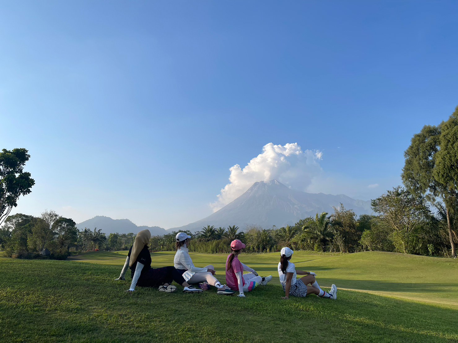 【2023日惹輕旅】火山美景前揮桿 默拉皮高爾夫球場 Merapi Golf Course - 第14張圖 【2023日惹輕旅】火山美景前揮桿 默拉皮高爾夫球場 Merapi Golf Course