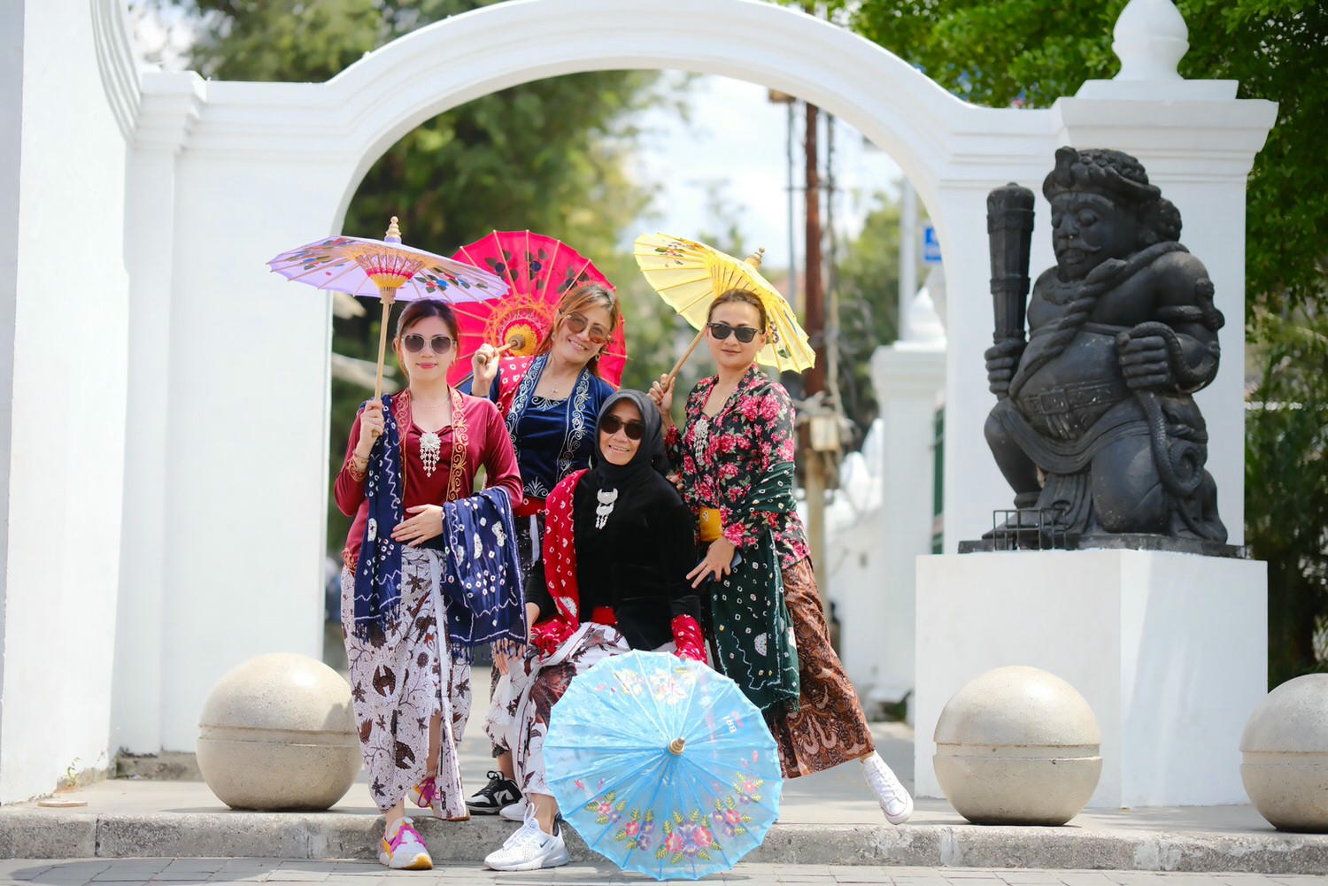 【2023日惹輕旅】拍出質感IG照 印尼傳統服飾Kebaya Photo Shoot - 第2張圖 【2023日惹輕旅】拍出質感IG照 印尼傳統服飾Kebaya Photo Shoot