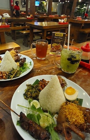【印尼美食】正宗鴨肉料理餐廳_Bebek Kaleyo - 第8張圖 【印尼美食】正宗鴨肉料理餐廳_Bebek Kaleyo