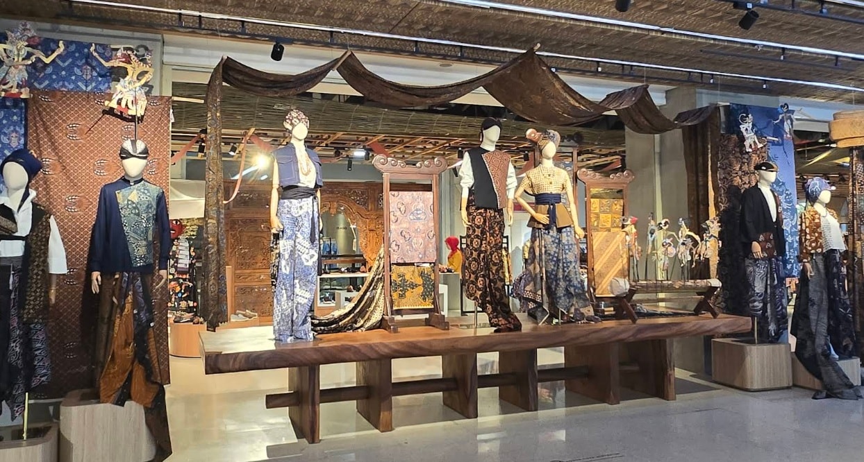 【印尼旅遊】雅加達 Sarinah: 傳統百種糕點到精品蠟染的一站式文化體驗 - 第4張圖 【印尼旅遊】雅加達 Sarinah: 傳統百種糕點到精品蠟染的一站式文化體驗
